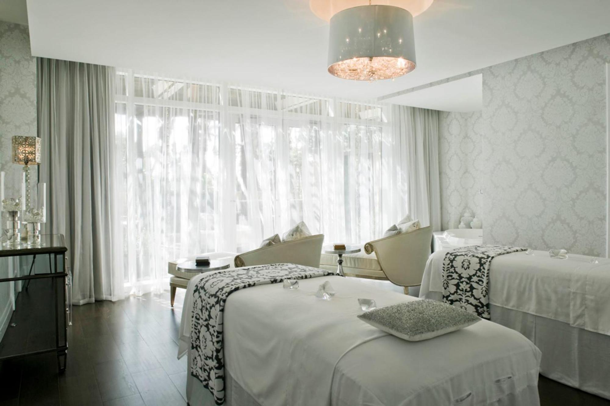 Resort Eau Palm &